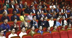 外交部组织驻华使节观看舞蹈诗剧《只此青绿》